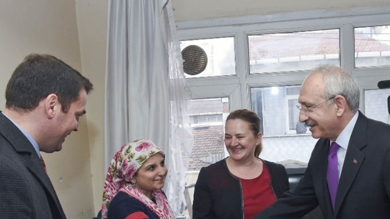 CHP Lideri Kılıçdaroğlu, kendisine mektup yazan küçük çocuğu ziyaret etti