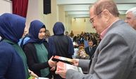 OKUYAMADI AMA "HERKES OKUSUN" DİYE KİTAP DAĞITIYOR