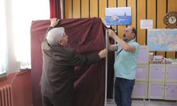 Karaman’da Okullara Sandık ve Oy Kullanma Kabinleri Yerleştirildi