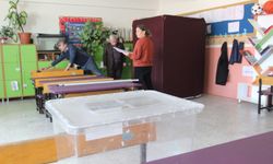 Karaman’da Okullara Sandık ve Oy Kullanma Kabinleri Yerleştirildi