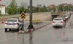 Karaman’da Sağanak Yağış Etkili Oluyor! Araçlar Yolda Kaldı
