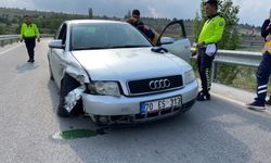 Direksiyon Başında Rahatsızlanan Sürücü Bariyerlere Çarparak Yaralandı