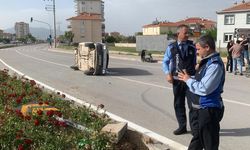 Karaman’da Hafif Ticari Araçlar Çarpıştı: 2 Yaralı