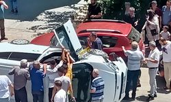 Otomobille Çarpışan Hafif Ticari Araç Yan Yattı