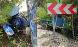 Kontrolden Çıkan Traktör Yön Levhasına Çarptı