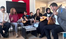 Öğrenci Ve Öğretmenlerden Yaşlılara Müzik Şöleni