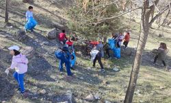 Karaman’da Öğrenciler Çevre Temizliği İçin Sahaya Çıktı