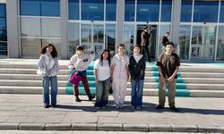 İstiklal Ortaokulu, İngilizce Yarışmalarında 3 Kategoride Finalde