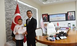 "İLK HİKAYEM" YARIŞMASINDA DERECEYE GİREN ÖĞRENCİLERE ÖDÜL