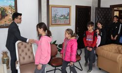 Kavaközü İlk/Ortaokulu Öğrencileri Kaymakam Bünyamin İlkay'ı Ziyaret Etti