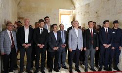 Vali Çiçekli, Karamanoğlu Mehmet Bey’in Türbesini Ziyaret Etti