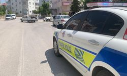 KARAMAN'DA OTOMOBİLLER ÇARPIŞTI: 4 YAŞINDAKİ ÇOCUK YARALANDI