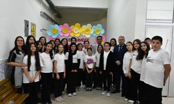 ÖĞRENCİLERİN YÜREĞİNDEN TUVALE, KÂĞIDA VE MAKETLERE TAŞAN EMEK