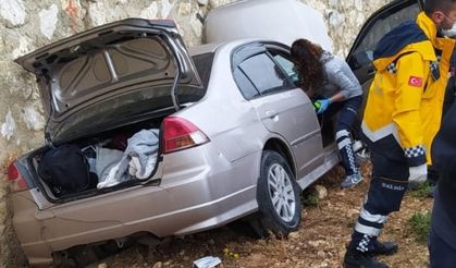 Karaman’da Kontrolden Çıkan Otomobil İstinat Duvarına Çarptı: 5 Yaralı