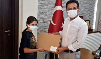 İstiklal Marşı'nın 100. Yılına Özel Düzenlenen Yarışmalarda Dereceye Giren Öğrenciler Ödüllendirildi