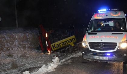 Karaman’da Muz Yüklü Kamyon Devrildi: 1 Yaralı