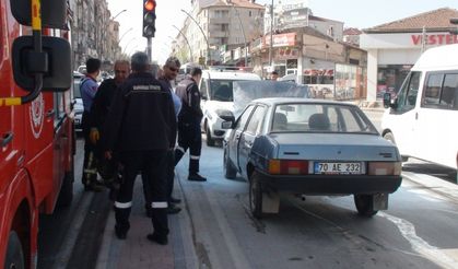 Trafik Işıklarında Bekleyen Araç Bir Anda Alev Aldı