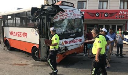 Mersin'de Otobüs Otobüse Çarptı