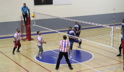 Kurumlar Arası Voleybol Maçlarında Heyecan Devam Ediyor