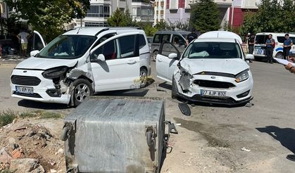 Otomobil İle Hafif Ticari Araç Çarpıştı: 1 Yaralı