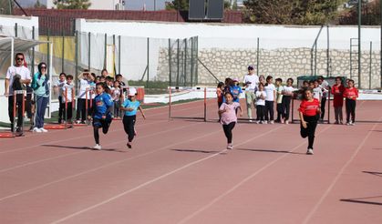 Minik Öğrenciler Cumhuriyetin 100. Yılı İçin Koştu