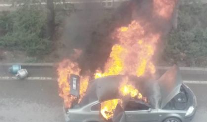 LPG'li Otomobil Alev Topuna Döndü! O Anlar Kameralara Yansıdı
