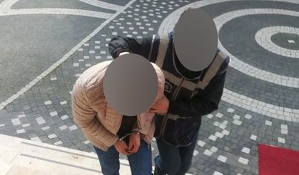 Aranan Şahıs Başkasına Ait Ehliyete Kendi Fotoğrafını Yapıştırmış Halde Yakalandı