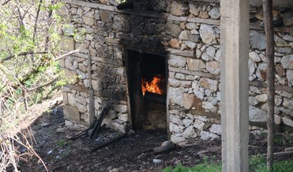 Ahşap Ev Çıkan Yangında Kullanılamaz Hale Geldi