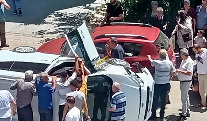 Otomobille Çarpışan Hafif Ticari Araç Yan Yattı