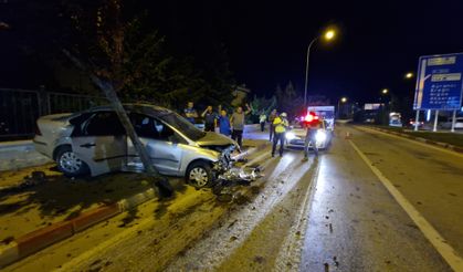 Kontrolden Çıkan Otomobil Hastanenin Duvarına Çarparak Durabildi: 1 Yaralı