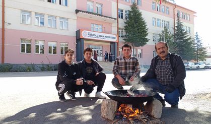 Karaman Anadolu İmam Hatip Lisesinde Sucuk Ekmek Şenliği