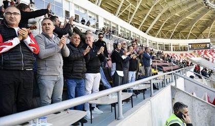 Vali Çiçekli, Karaman FK Maçını Tribünden İzledi