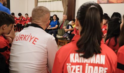 Vali Çiçekli, Sporcu Ve Antrenörlerle Bir Araya Geldi