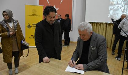 Eğitimci, Yazar ve Şair Şahan Çoker, Şiirleriyle Eğitimcilerin Gönülleri Fethetti