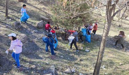 Karaman’da Öğrenciler Çevre Temizliği İçin Sahaya Çıktı