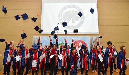 Karaman'da Çocuk Üniversitesi Öğrencileri Mezun Oldu