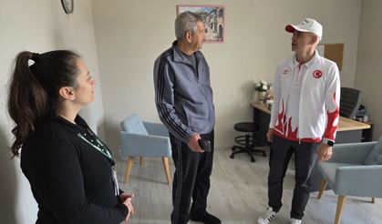 VALİ ÇİÇEKLİ’DE YEŞİLAY’I ZİYARET