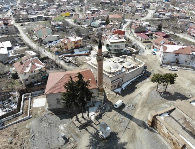 Karamanoğlu Mehmet Bey’in Yaptırdığı 800 Yıllık Cami Halen Ayakta