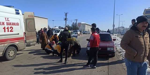 Yolun Karşısına Geçmeye Çalışan Kadına Otomobil Çarptı