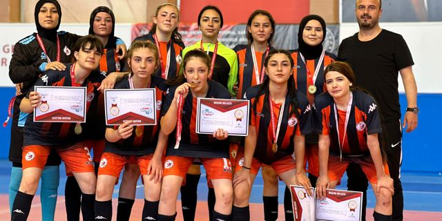 Karaman Hakkı Teke Spor Lisesi Kadın Futsal Takımı Yarı Finalde!