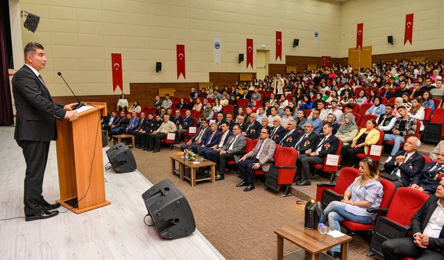 Emekli Albay Altunok Vatan Konusunda Konferans Verdi