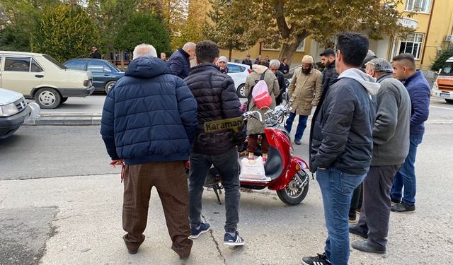 Motosiklet Otomobilin Kapısına Çarptı: 2 Yaralı