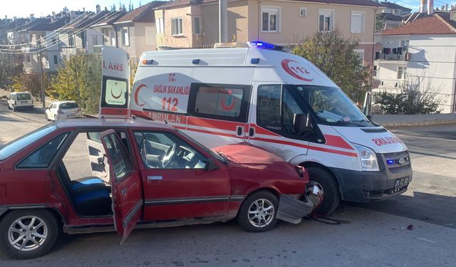 Karaman’da Ambulans İle Otomobil Çarpıştı: 1 Yaralı