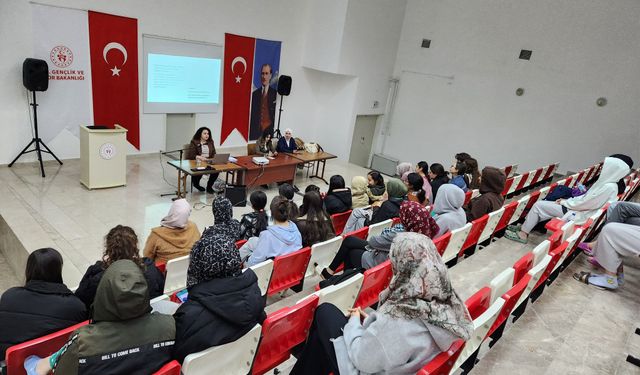 Üniversite Öğrencilerine Psikoloji Eğitimi Verildi