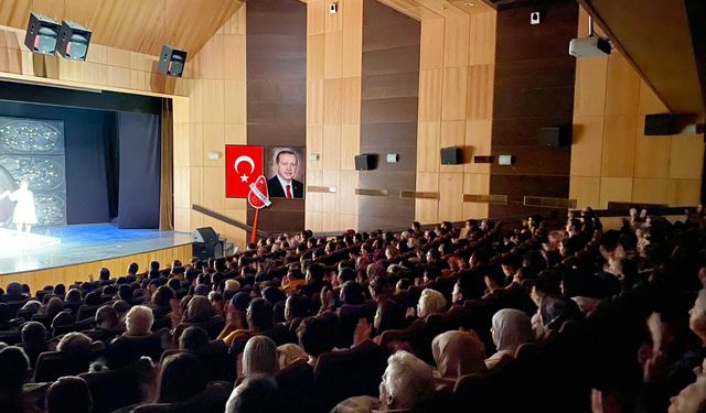 İzmir Devlet Tiyatroları Karaman’da Duygu Dolu Anlar Yaşattı