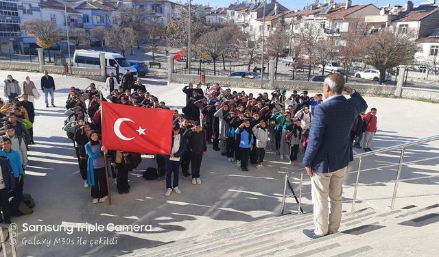 Bayrak Töreninde İstiklal Marşını Şehit Babası Söyletti