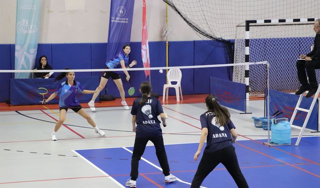 Okul Sporları Badminton Grup Müsabakalarında Heyecan Başladı