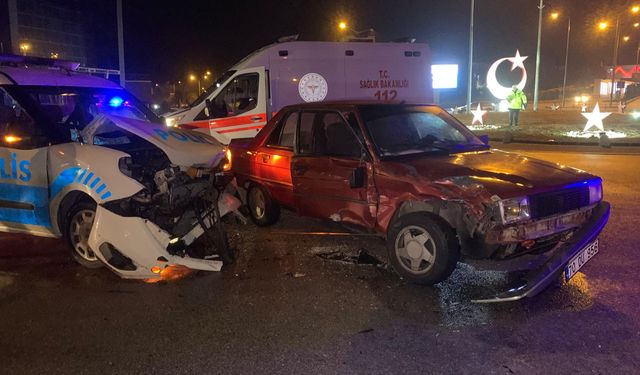 Karaman’da Polis Aracı İle Otomobil Çarpıştı: 1’i Polis 4 Yaralı