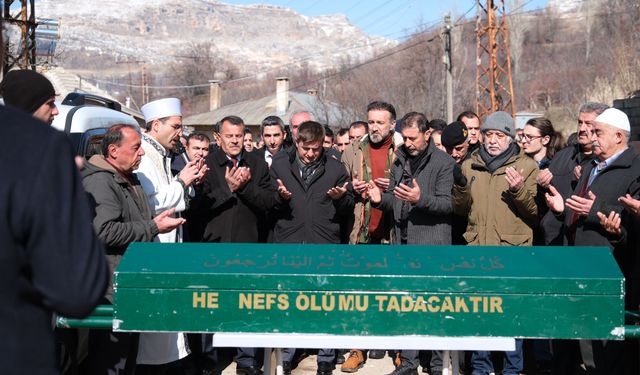 Şehit Öğretmen Ali Yıldız’ın Annesi Ayşe Yıldız Son Yolculuğuna Uğurlandı