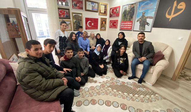 Bifa Anadolu Lisesi Öğrencileri Şehit Ailesini Ziyaret Etti